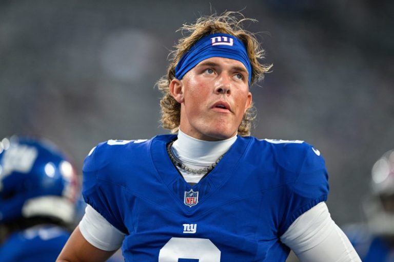 Giants QB avoids injury after hit vs. Patriots