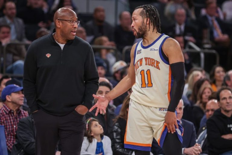 Struggling Knicks call players-only meeting after home fans boo team