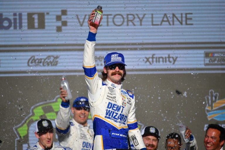 Blaney snaps Reddick’s 3-race NASCAR winning streak with Phoenix victory
